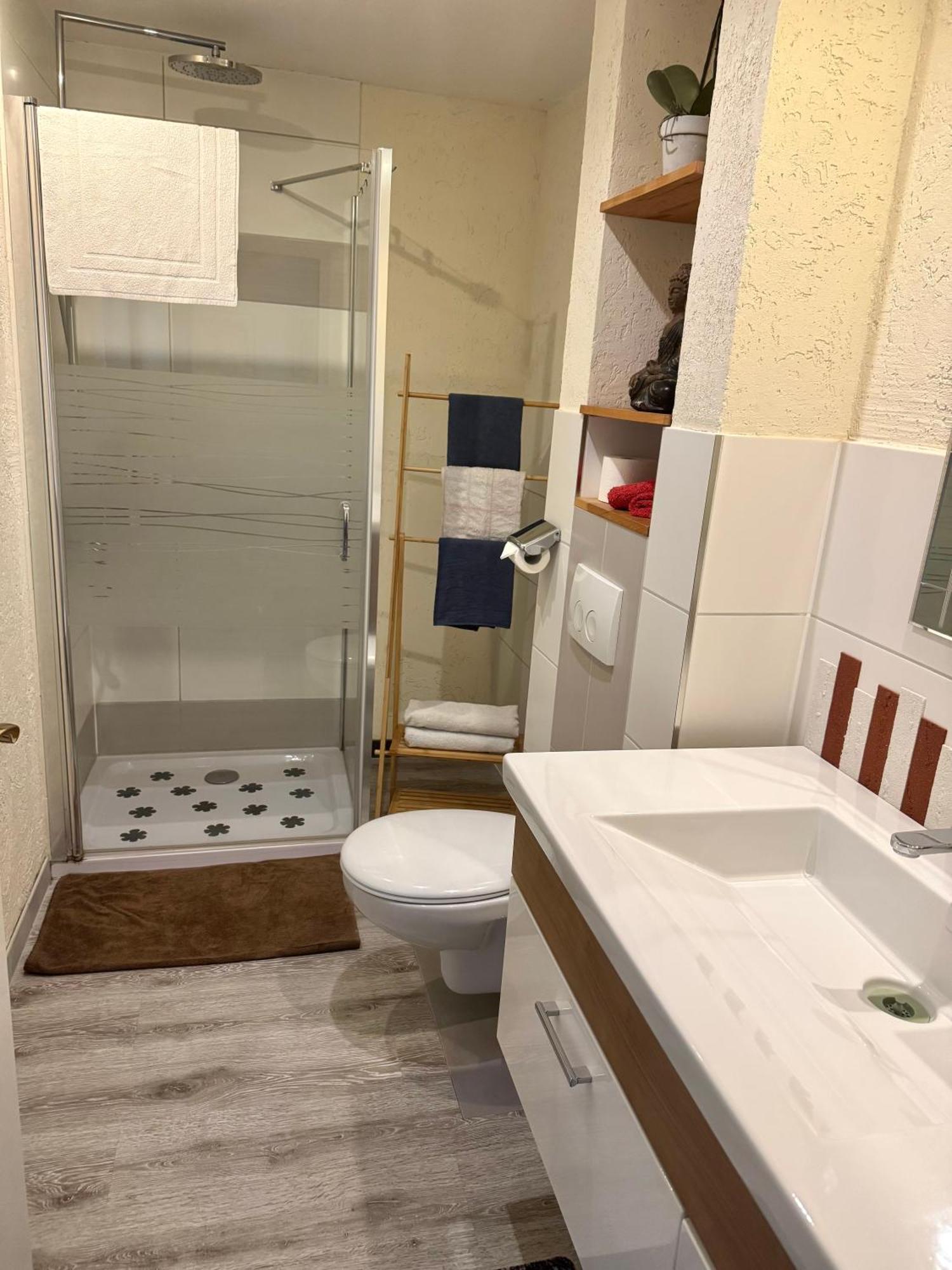 Wohnung Mit Charme, Netflix ラインシュテッテン エクステリア 写真
